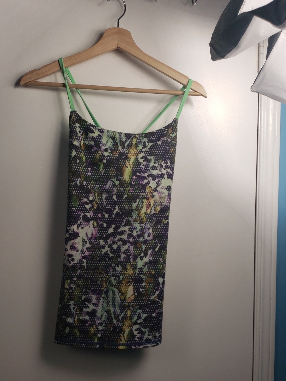 Lululemon Size 4 Floral Print Tank Top with Green Straps